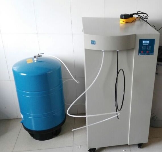 選擇超純水機(jī)時(shí)，應(yīng)該注意哪些方面呢？
